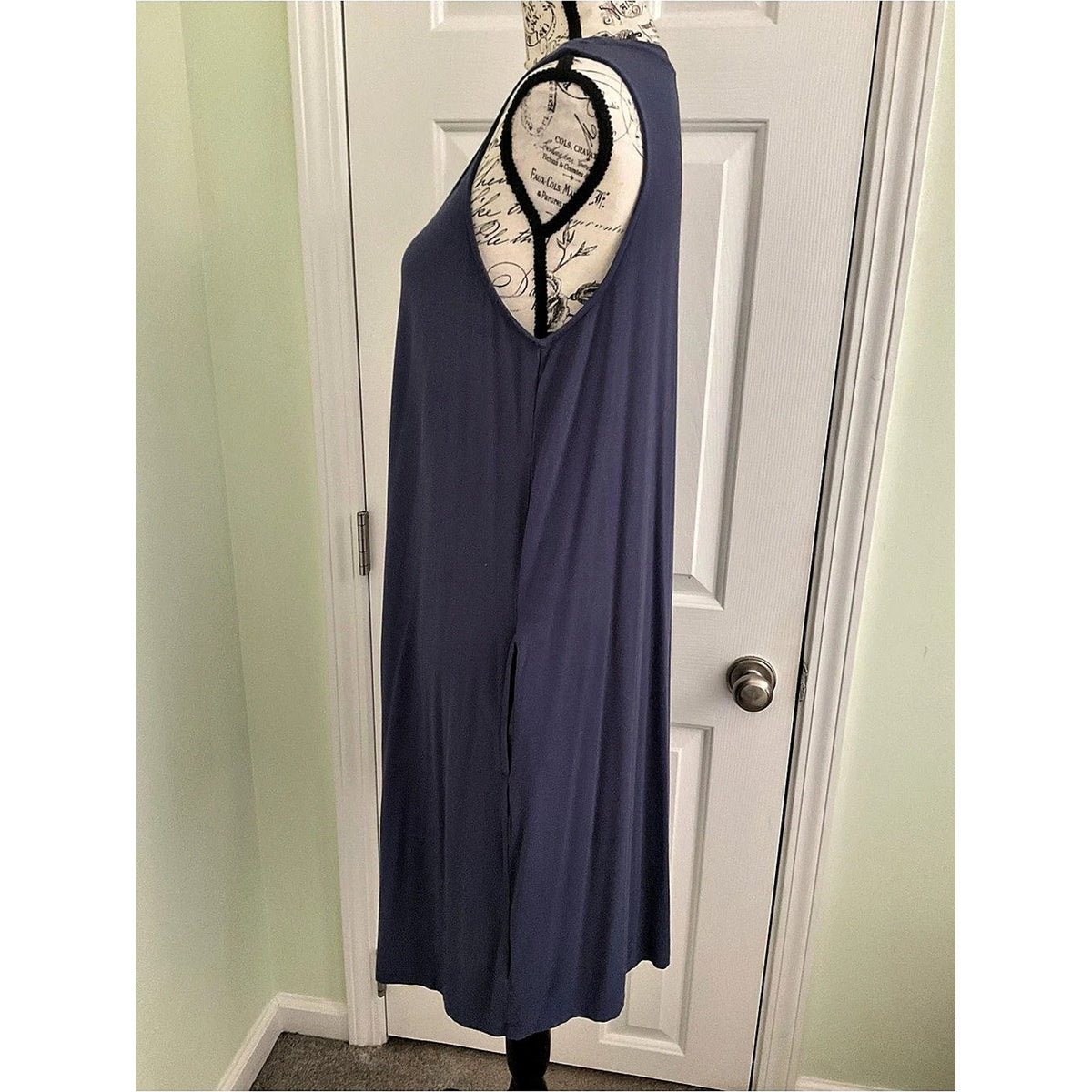 Time and Tru women’s Blue Midi Dress