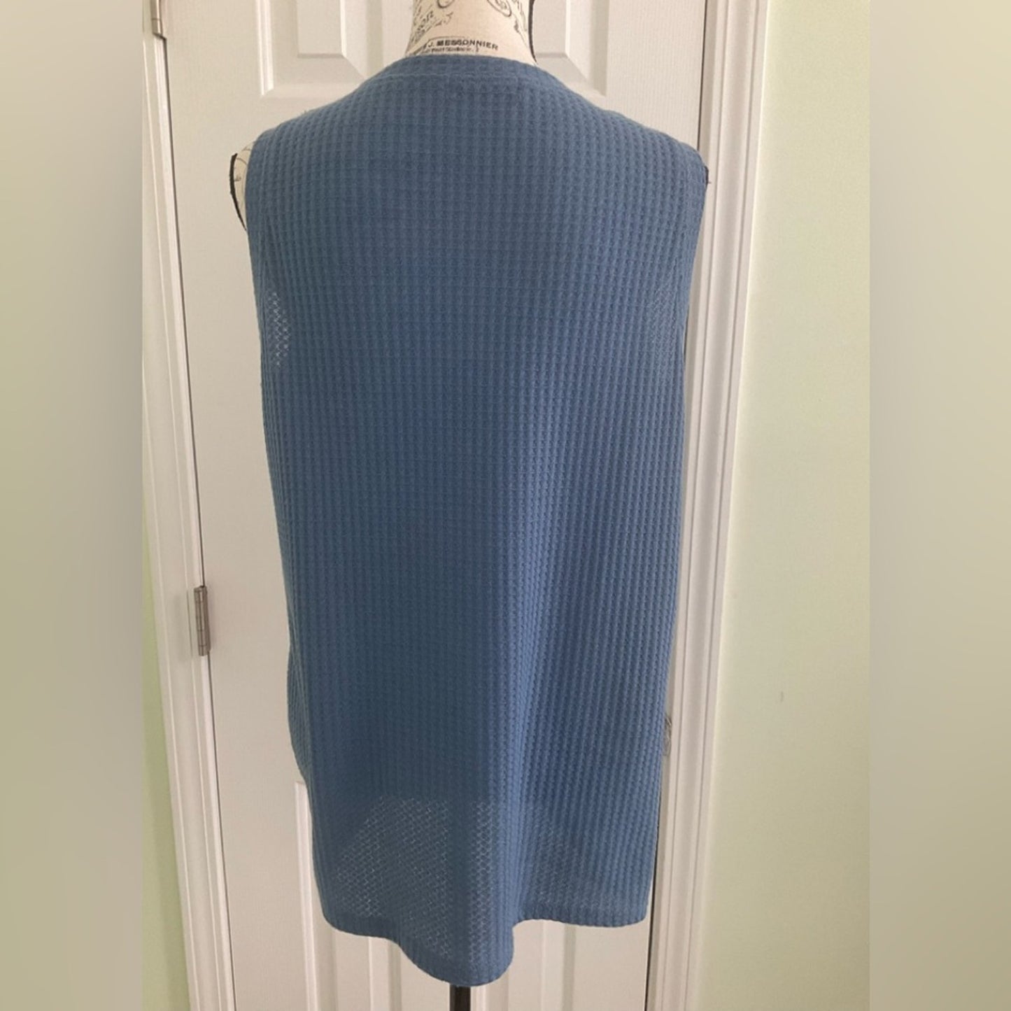 Elegant Blue Textured Women's Tank Top