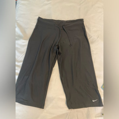 Nike capri workout pants