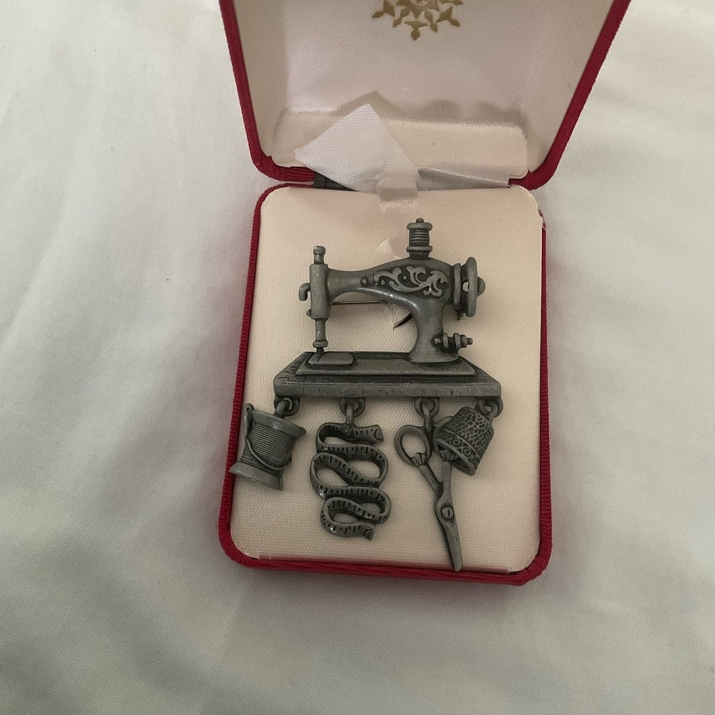 Vintage Danecraft Sewing Machine Brooch - Silver