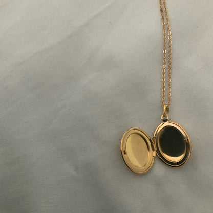 Vintage Kelly Waters Lustrous Gold overlay Oval Locket Necklace