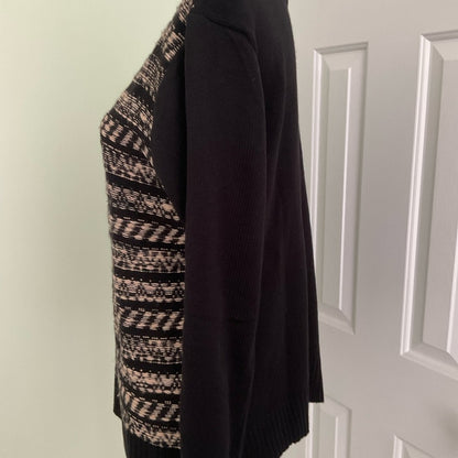 Jenny Sweater with scoop neck - Black and cream colored