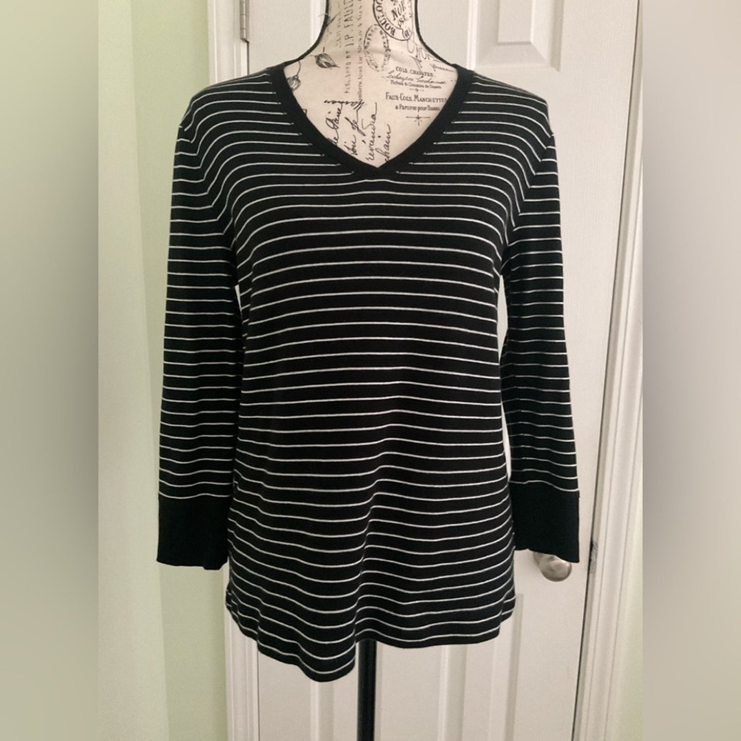 Jones New York Black and White Striped Long Sleeve Top