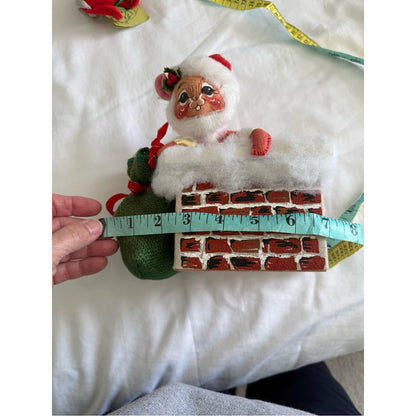 Annalee Christmas Mouse Santa going down chimney