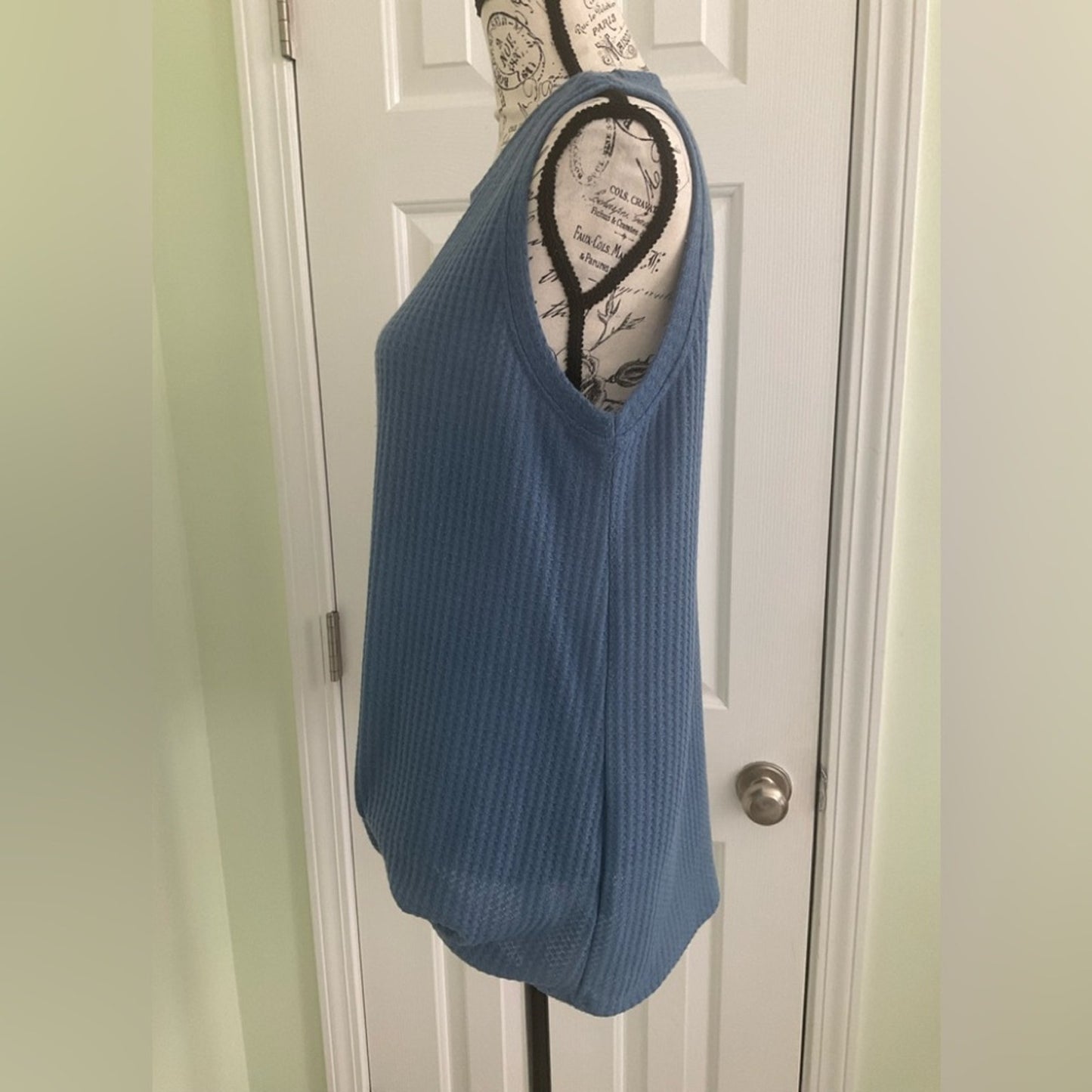 Elegant Blue Textured Women's Tank Top
