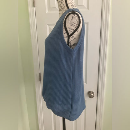 Elegant Blue Textured Women's Tank Top