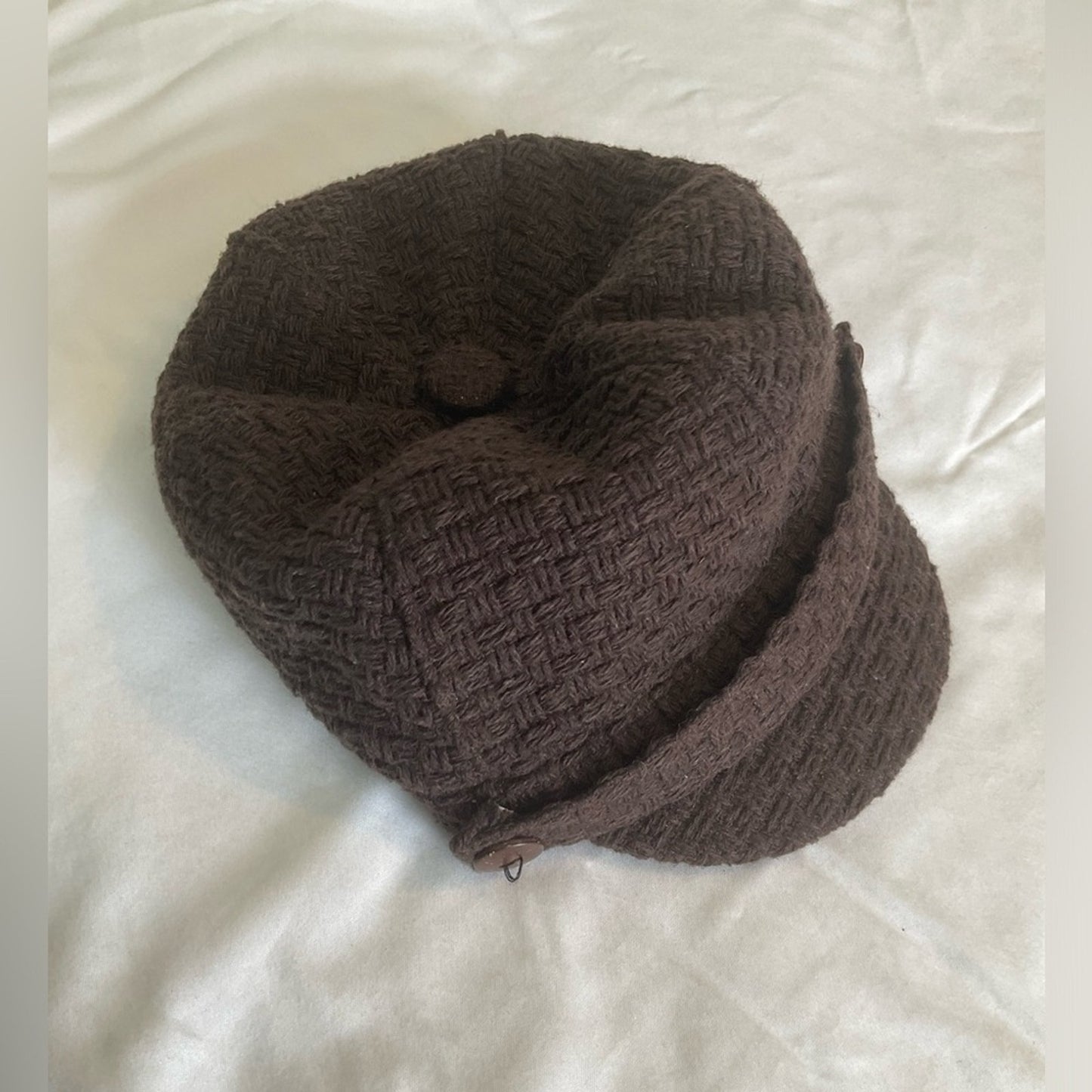 Driving hat in dark brown