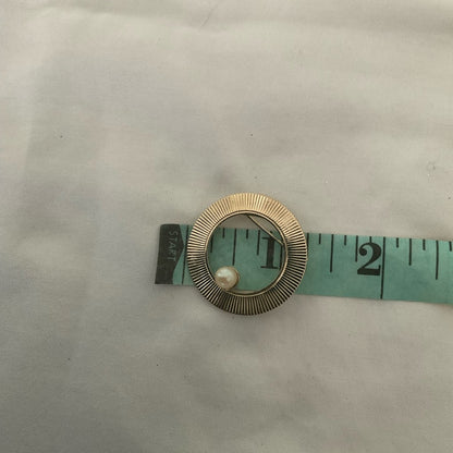 Vintage Elegant Gold Brooch with Pearl Accent