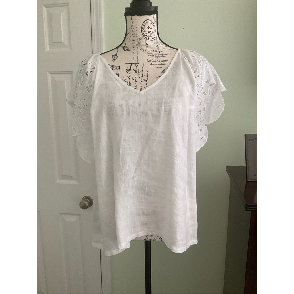 Charter Club White Eyelet Flutter Sleeve V-Neck Linen Top