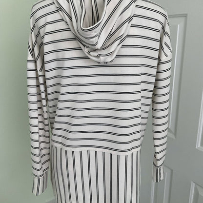 Mello Day hooded pullover