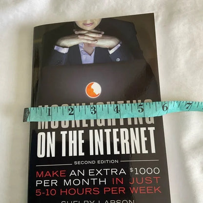 Moonlighting on the Internet by Shelby Larson. This is a paperback book.