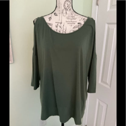 Jennifer Lauren plus tunic